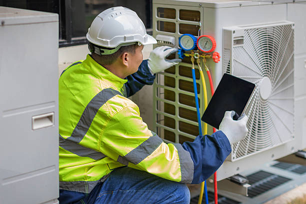 Professional Hvac technician working in Putnam, TX